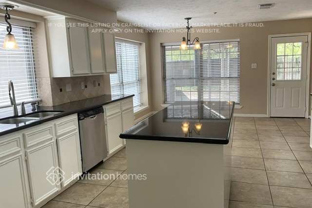 Foto del edificio - 2113 Pleasant Valley Dr