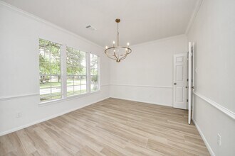 Building Photo - 7130 Glenwood Dr