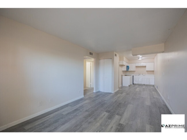 Building Photo - Experience this Newly Updated 2/1 Unit in ...