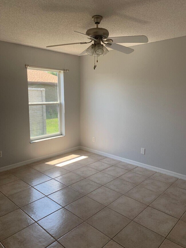 Foto del edificio - 2138 SW Devon Ave