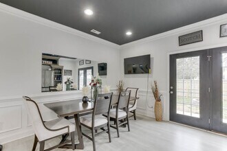 Building Photo - 377 Leeland Ave