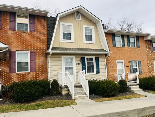 2 Bedroom, 1.5 Bath Townhouse - 2 Bedroom, 1.5 Bath Townhouse