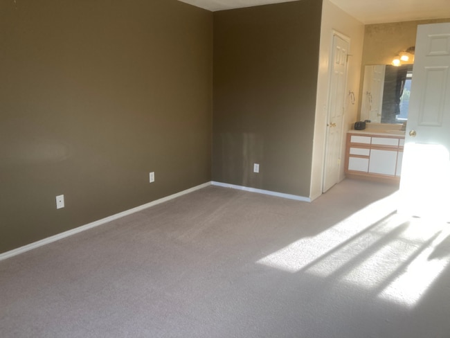 Building Photo - 2940 W Villard St