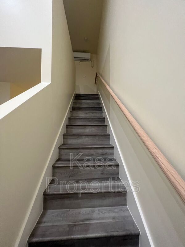 Building Photo - 6615 Schmidt Ln