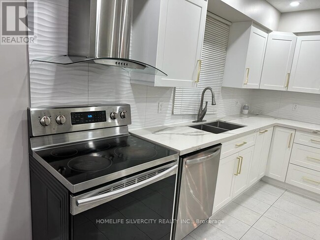 Building Photo - 348 Activa Ave