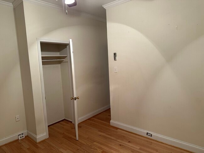 Foto del edificio - 1723 Bank St