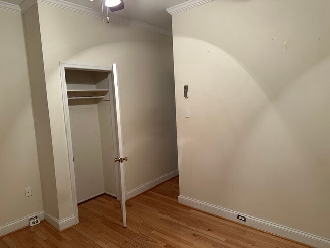 Building Photo - 1723 Bank St