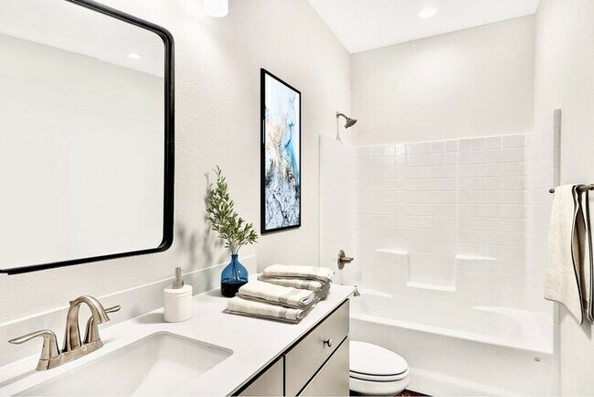 Foto del edificio - First Month Free! Pet Promo! Luxury 3 Bedr...