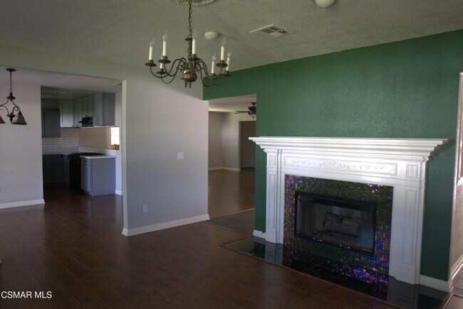 Foto del edificio - 4865 Leeds St