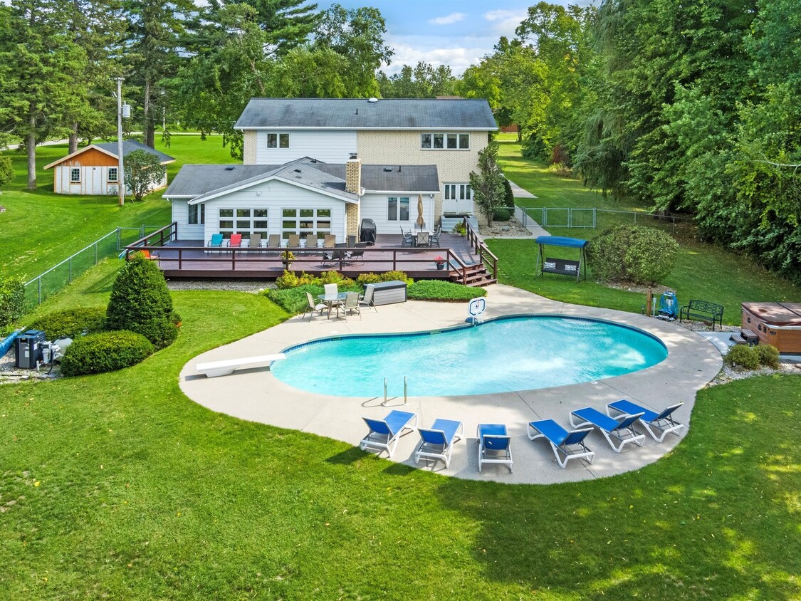 Primary Photo - W6336 Circle Dr