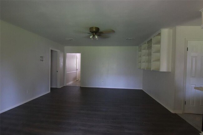 Foto del edificio - 9030 Langdon Ln