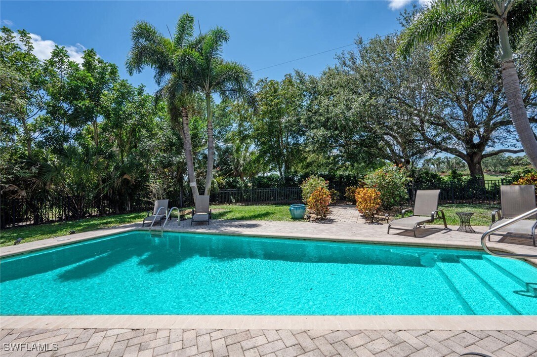 Foto del edificio - 445 Palm River Blvd