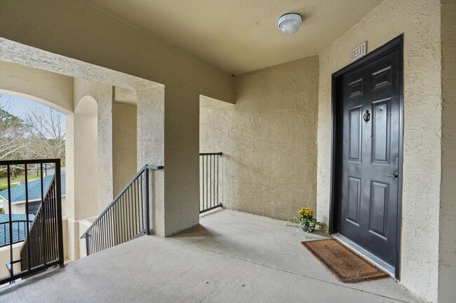 Building Photo - Updated Condo With Marsh Views Near Jax Beach