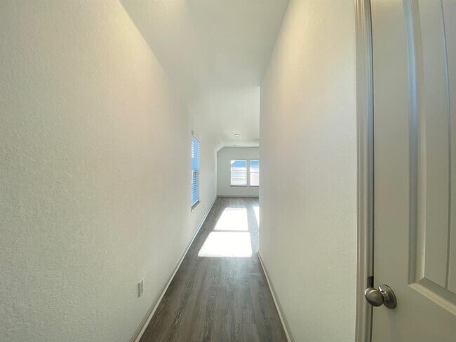 Foto del edificio - 204 Sweetwater Crk Ln