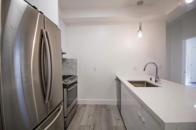 Building Photo - 3 bedroom in San Francisco CA 94117