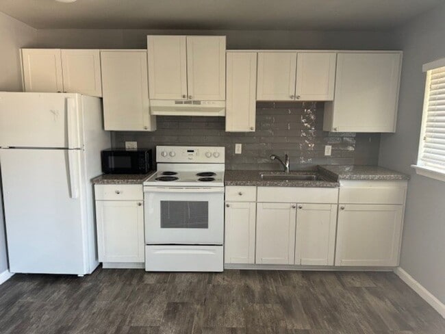 Foto del edificio -  One Bedroom Upstairs Apartment Close to Renown & VA Hospital