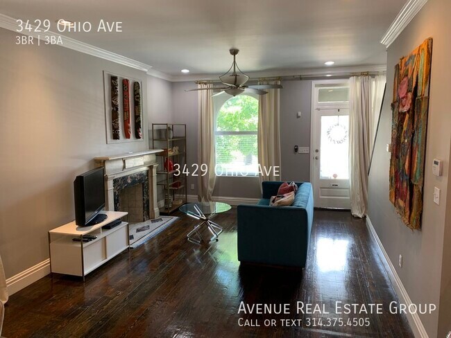 Building Photo - Beautifully Renovated Townhouse