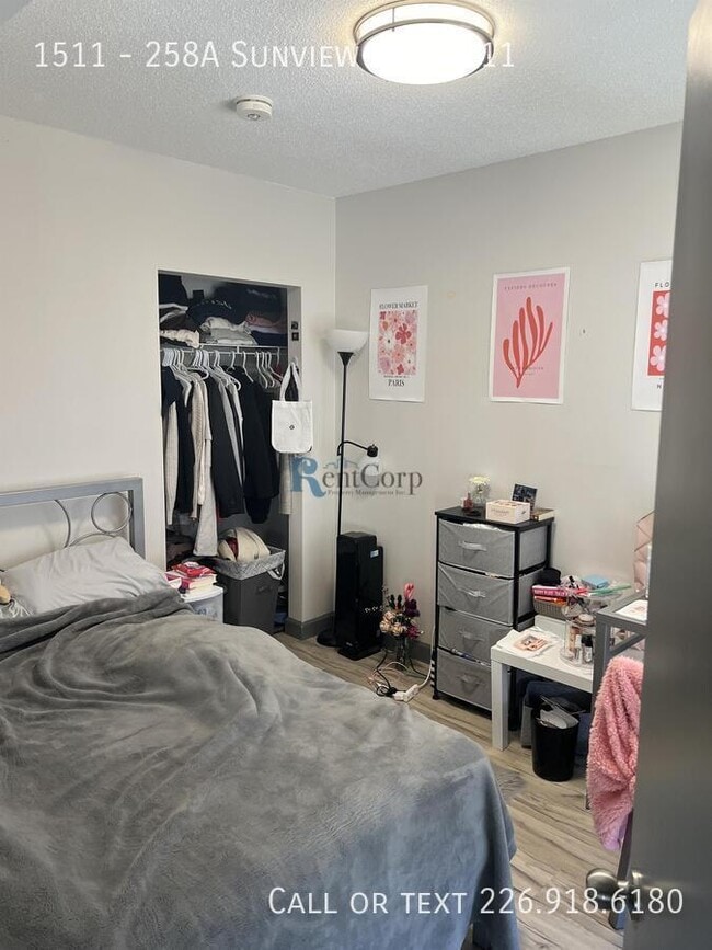 Building Photo - 258A-258A Sunview St