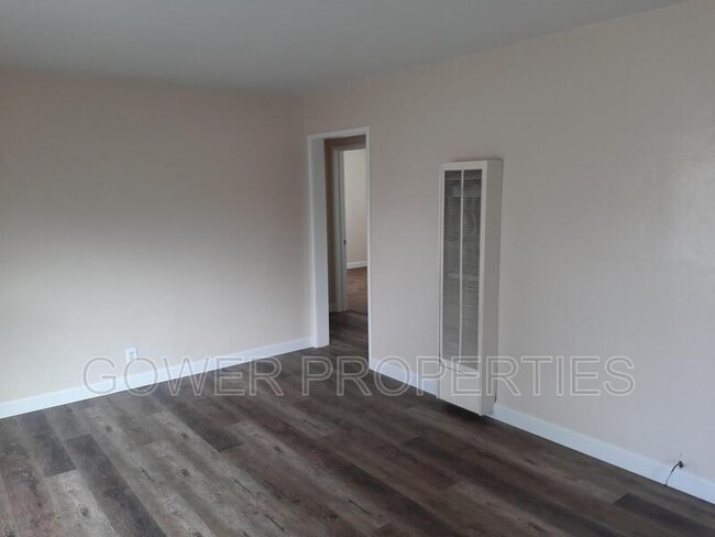 Building Photo - 130 S Pastoria Ave