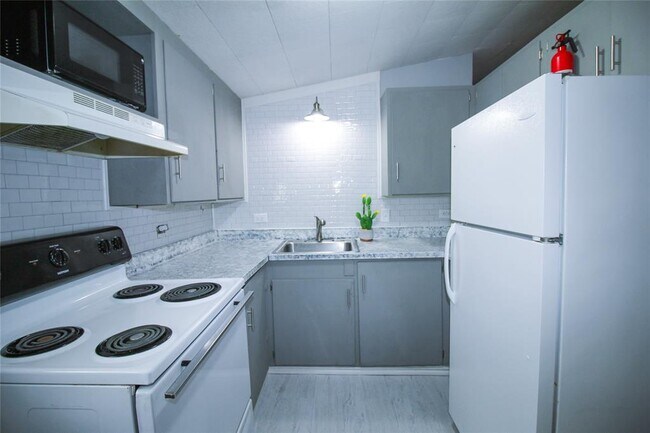 Building Photo - 123 Stavena Rd