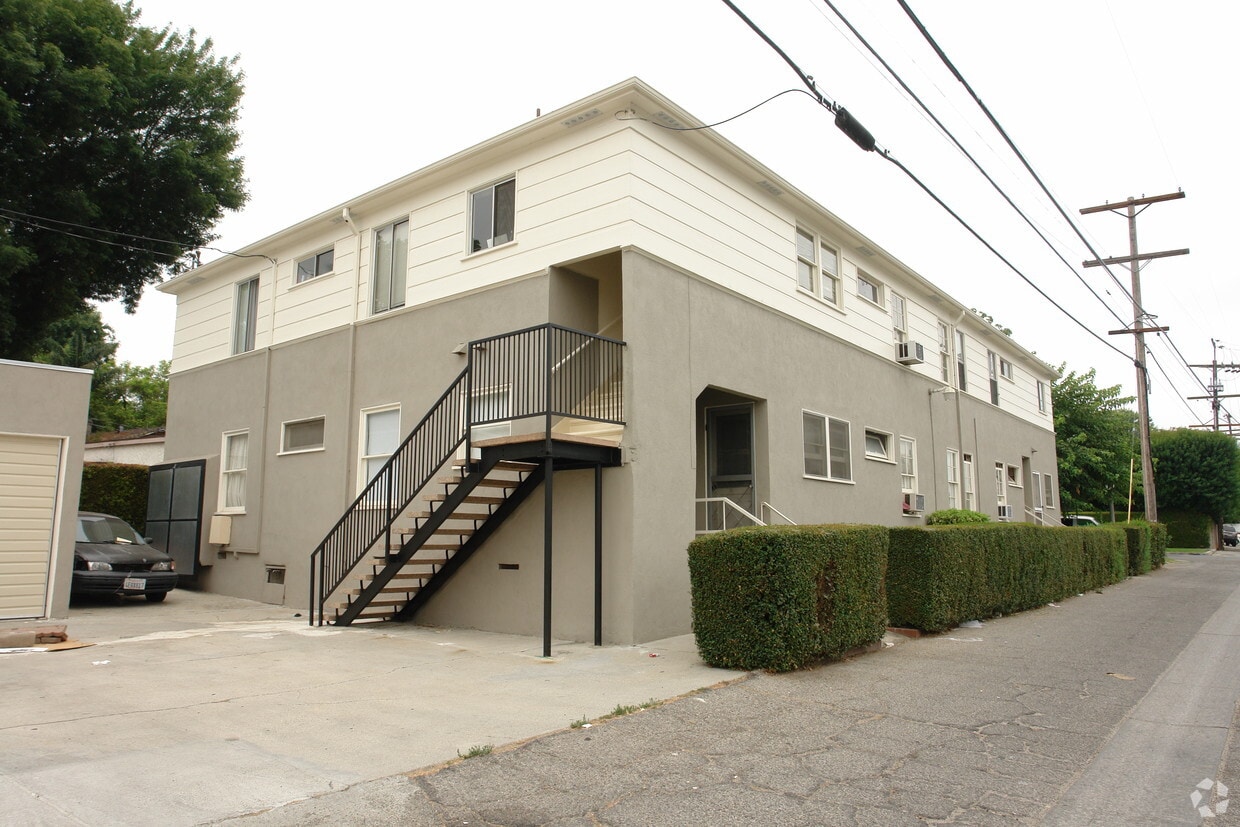Building Photo - 4220 Ventura Canyon Ave