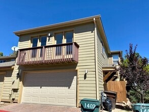 Building Photo - 1402 E Scarlet Dr
