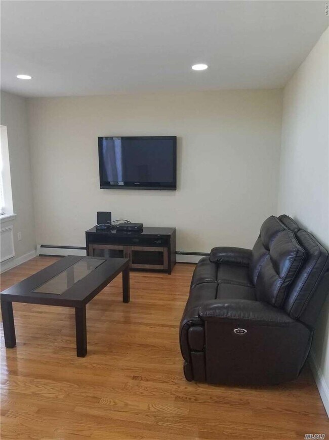 Foto del edificio - 9526 Schenck St