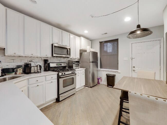 Building Photo - 2652 N Halsted St