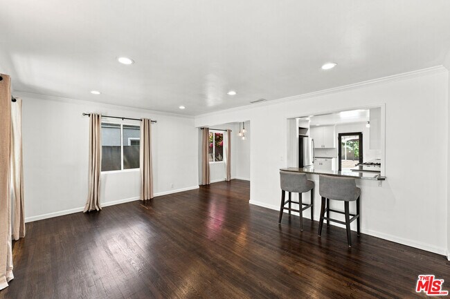 Foto del edificio - 4415 Woodland Ave