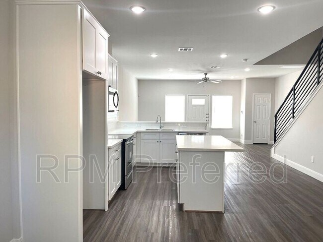 Foto del edificio - 5214 Mayle St