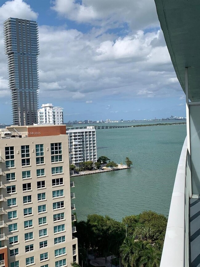 Foto del edificio - 1900 N Bayshore Dr