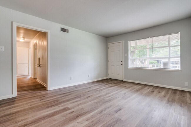 Foto del edificio - Newly Renovated 3 Bedroom Home