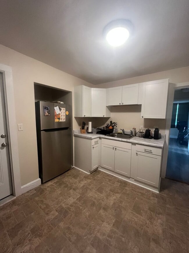 Building Photo - Cozy Cottage in West Nashville, Walk to Charlotte Park, Easy Interstate Access, Fenced Yard, Pet ...