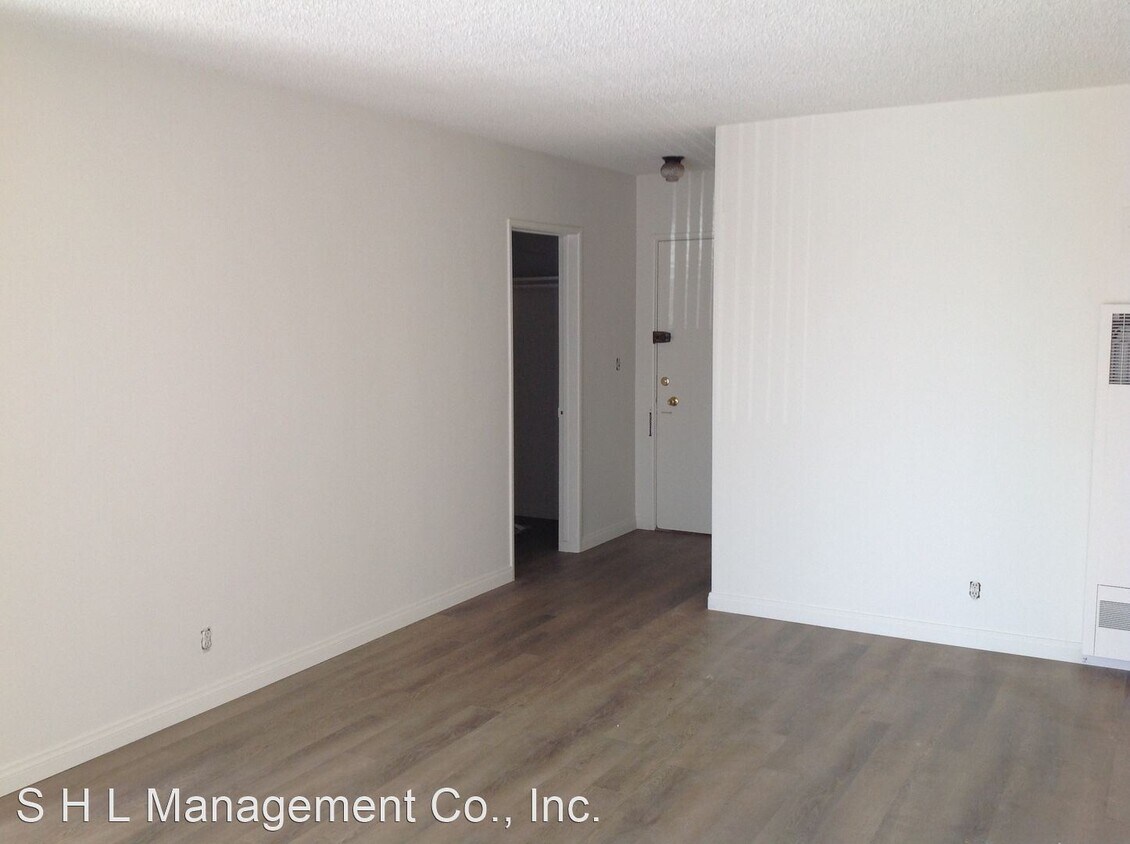 Building Photo - 10777 Rose Ave