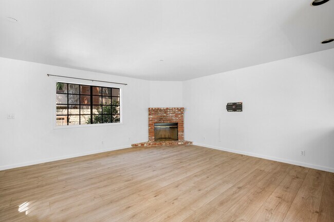 Building Photo - 2747 Hermosa Ave
