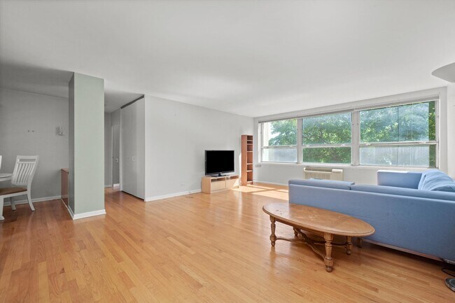 Building Photo - 5530 S Shore Dr