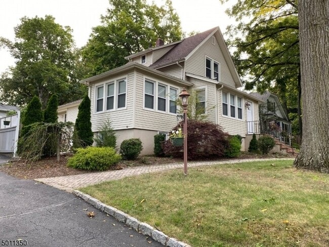 Building Photo - 105 Union Ave