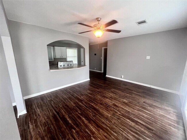 Building Photo - 5715 Lakefield Dr
