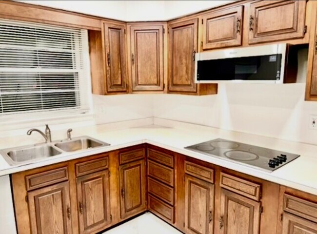 Building Photo - 8007 Prince Georges Dr