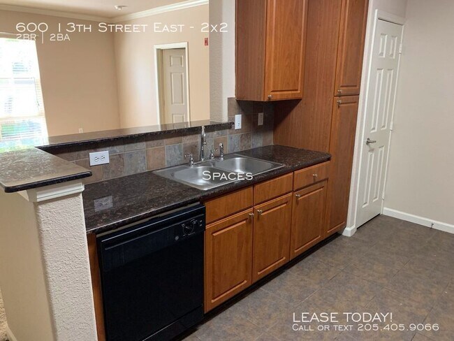 Foto del edificio - 600 13th St E