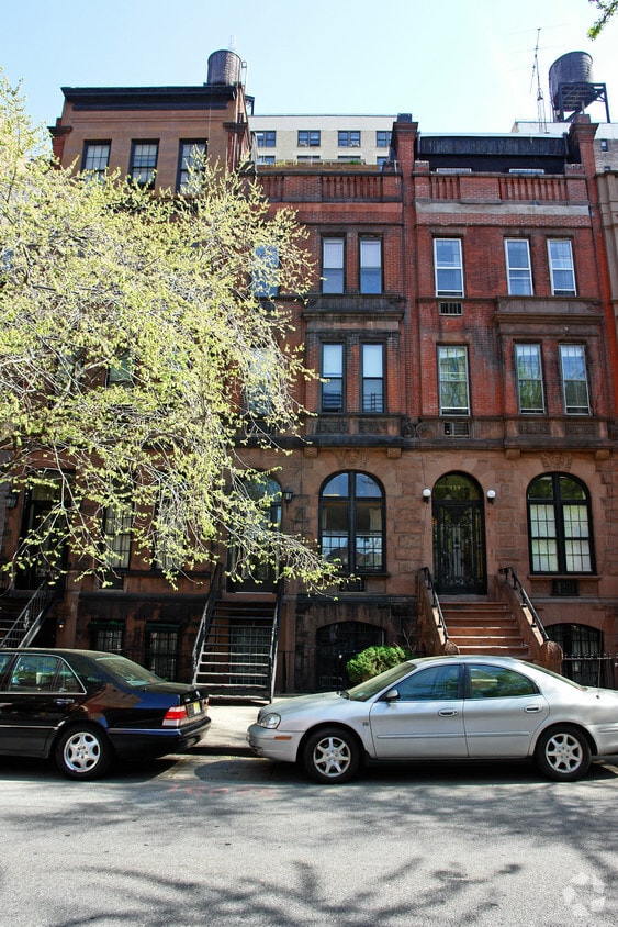 Building Photo - 141 W 85th St