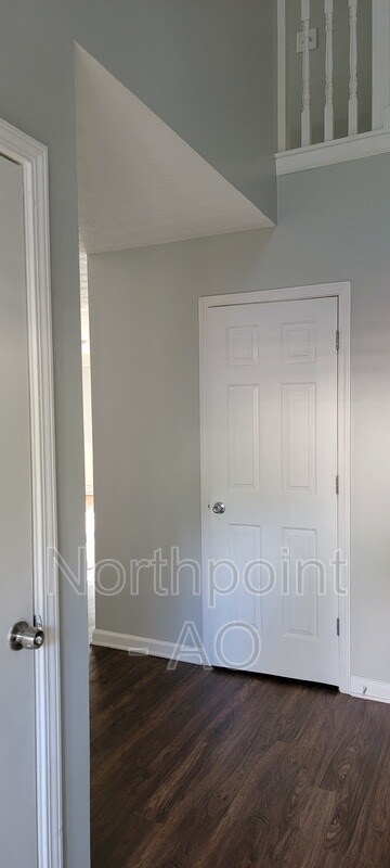 Foto del edificio - 2440 Wood Bend Ln
