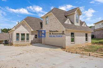 Building Photo - 206 Glen Trail