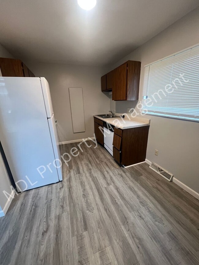 Building Photo - Thomas White Apartments*