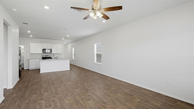 Foto del edificio - 15619 Garam Trl