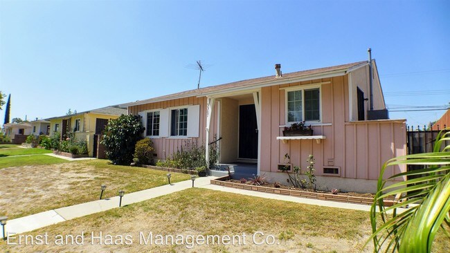 Building Photo - 3 br, 2 bath House - 15307 Studebaker Rd.