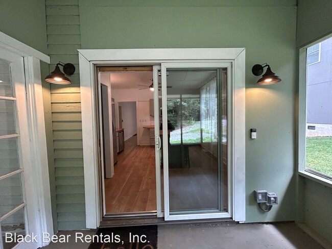 Building Photo - 2 br, 1 bath House - 25 Wood Ave