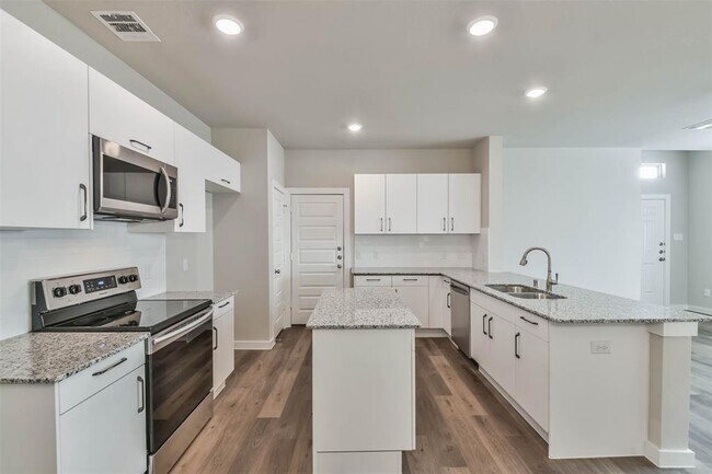 Building Photo - 9906 Grosbeak Ln