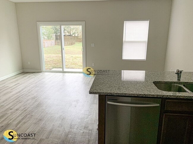 Building Photo - 7622 Rain Forest Dr N
