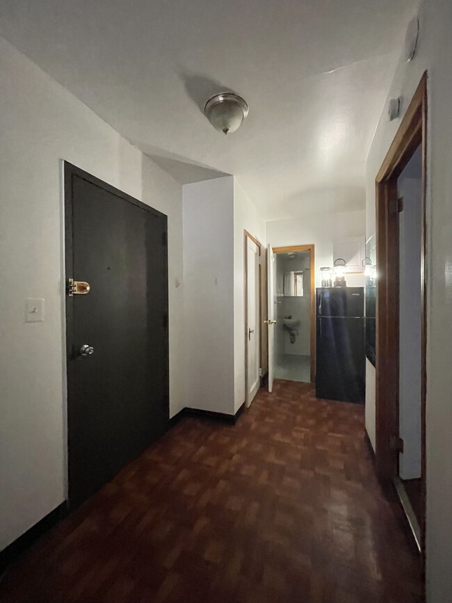 Building Photo - 442 W 238th St